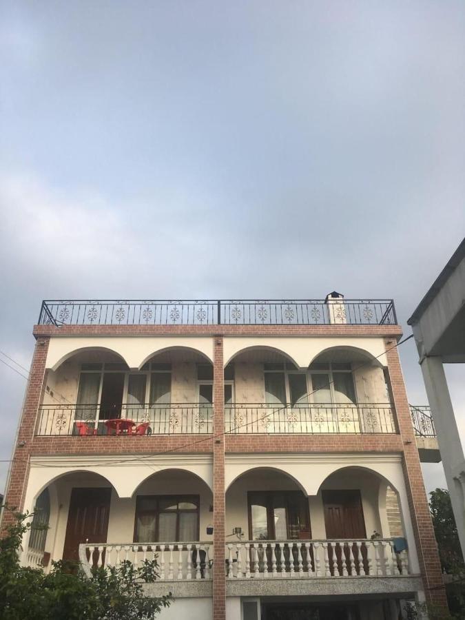 Merab House Batumi Esterno foto