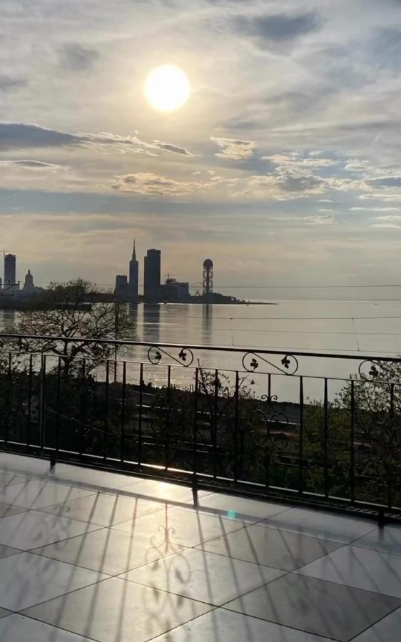 Merab House Batumi Esterno foto