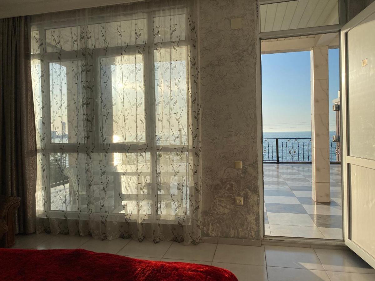 Merab House Batumi Esterno foto