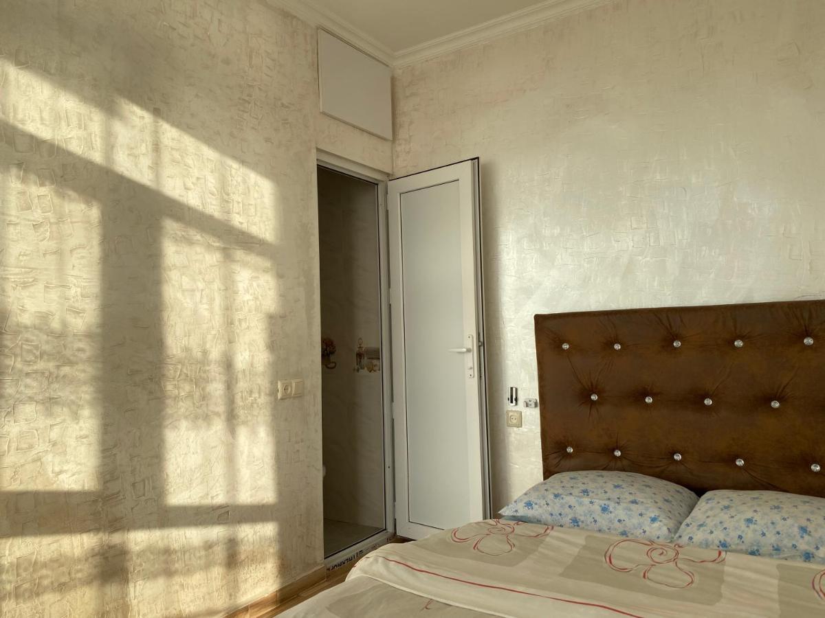Merab House Batumi Esterno foto