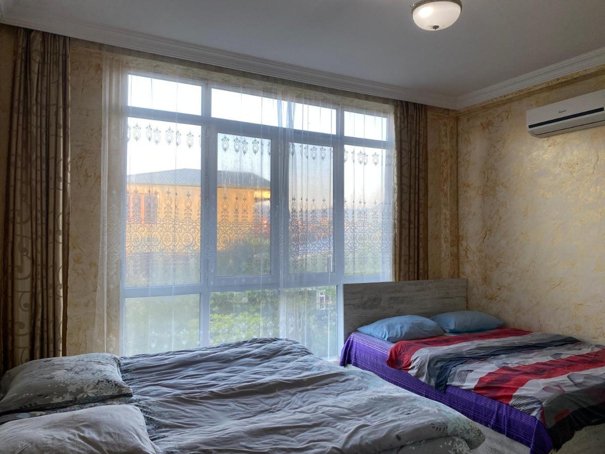 Merab House Batumi Esterno foto