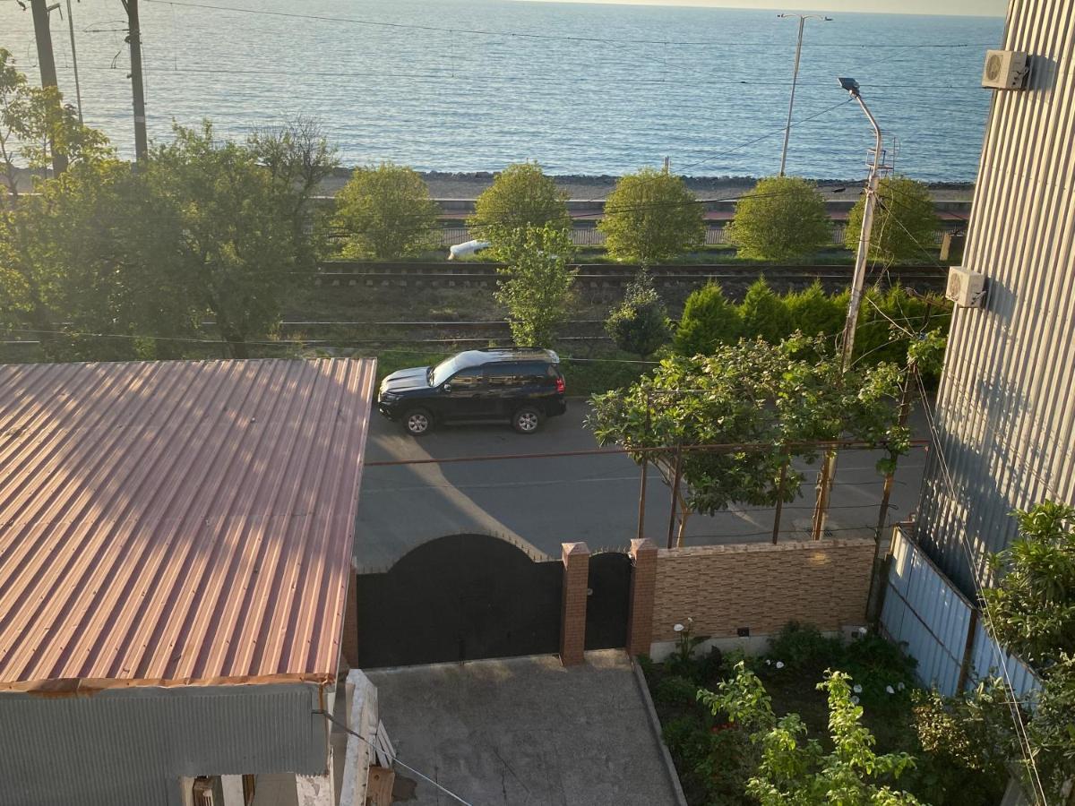 Merab House Batumi Esterno foto