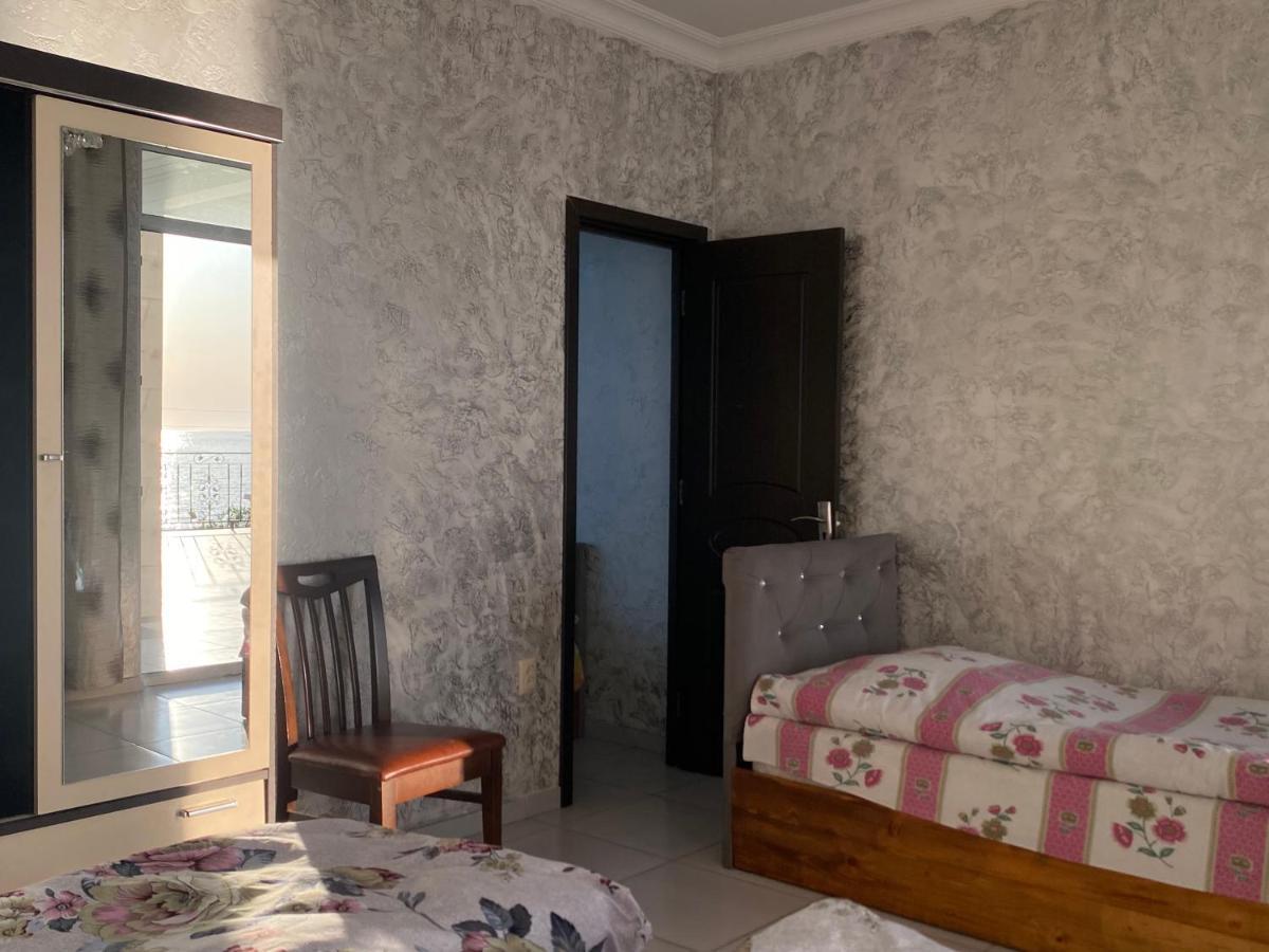 Merab House Batumi Esterno foto