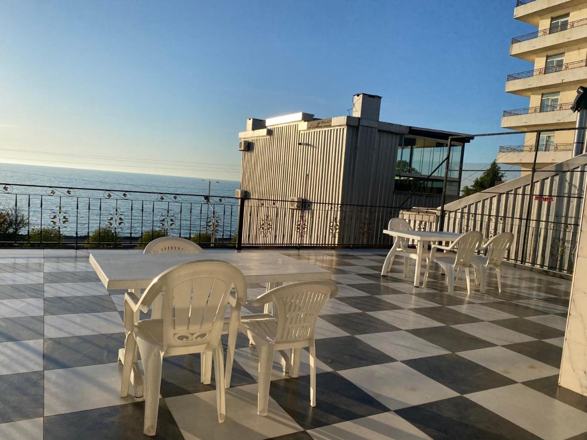 Merab House Batumi Esterno foto