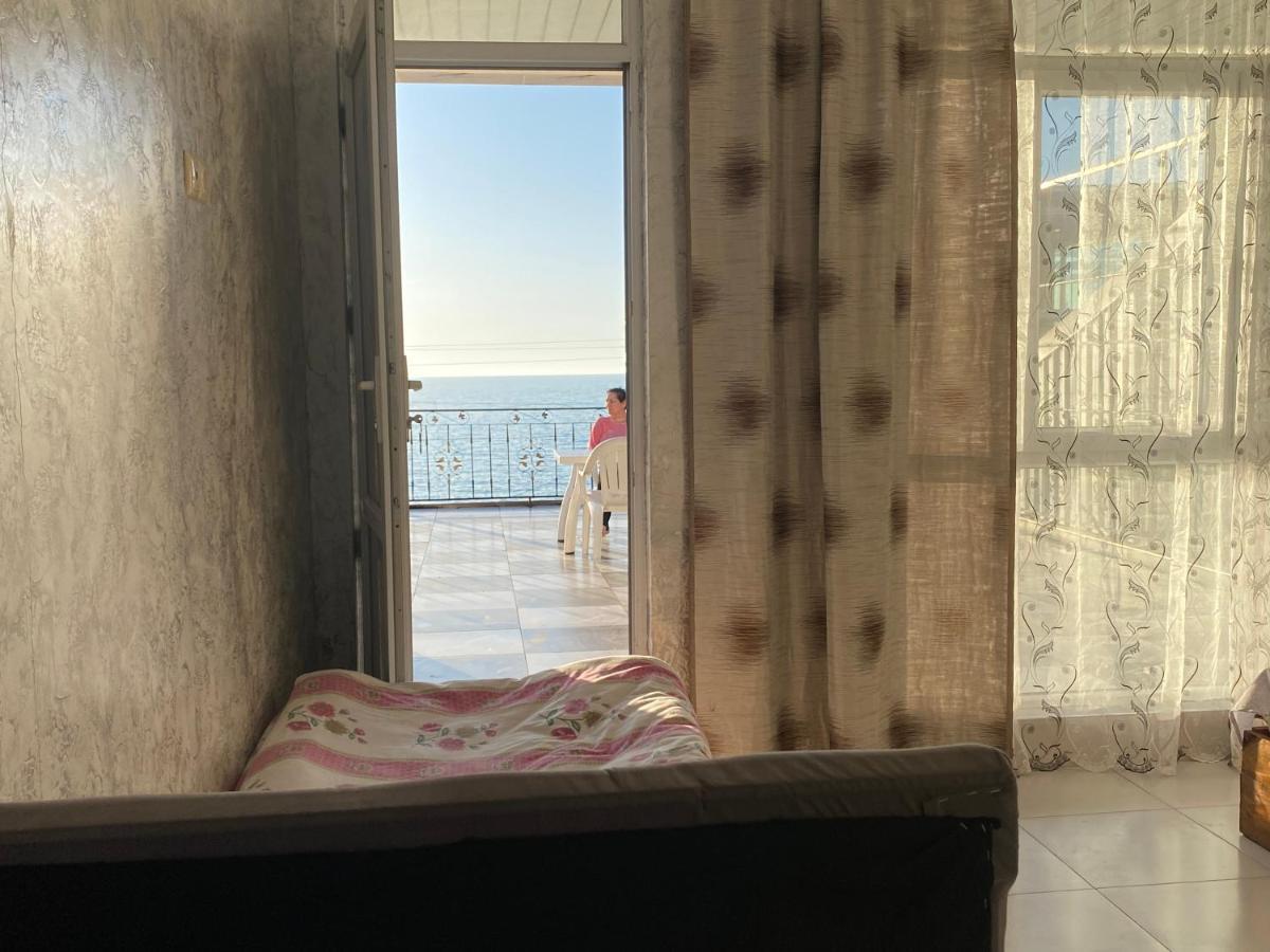 Merab House Batumi Esterno foto