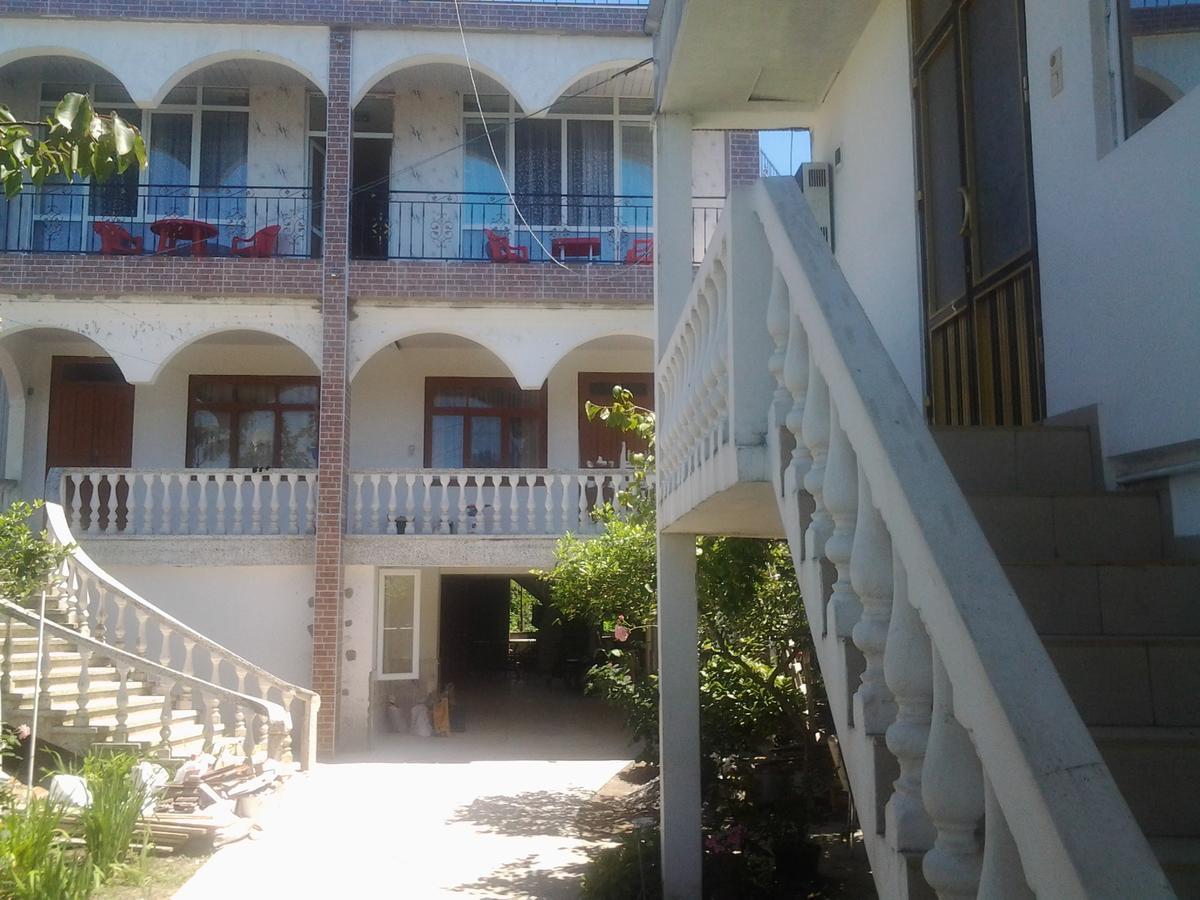 Merab House Batumi Esterno foto
