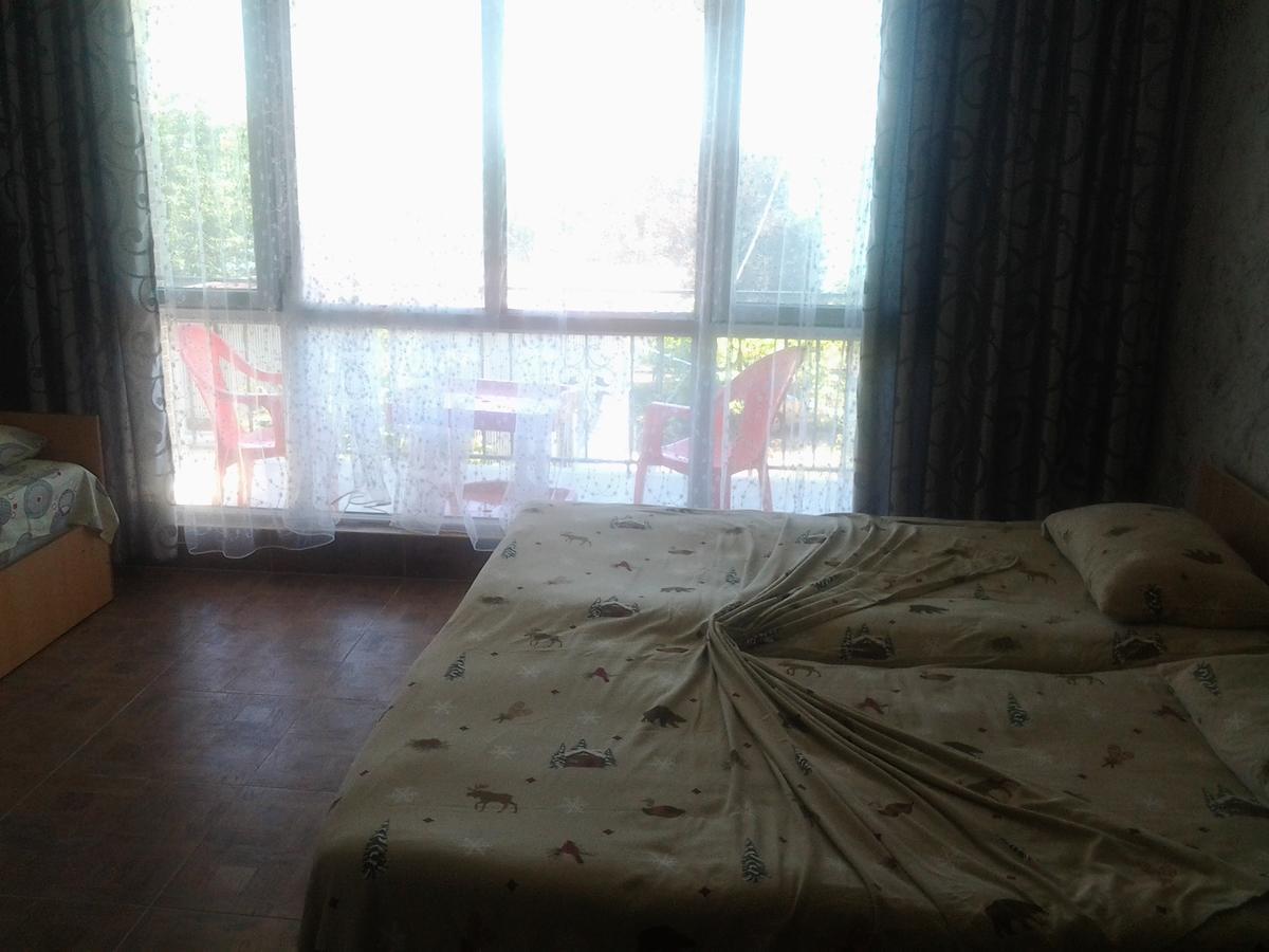 Merab House Batumi Esterno foto