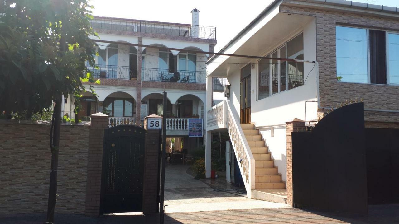 Merab House Batumi Esterno foto