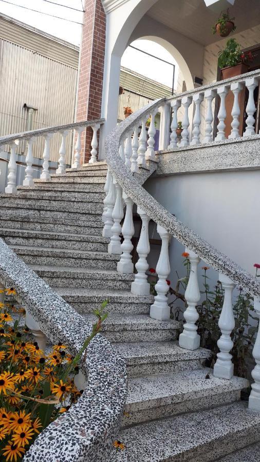Merab House Batumi Esterno foto
