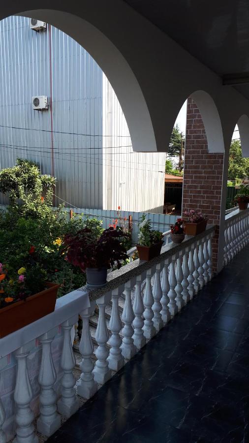 Merab House Batumi Esterno foto