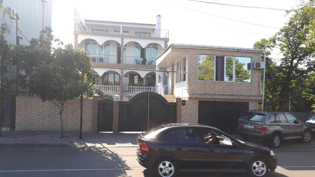 Merab House Batumi Esterno foto