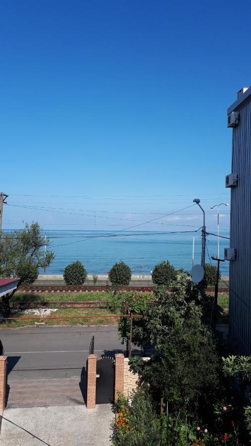 Merab House Batumi Esterno foto