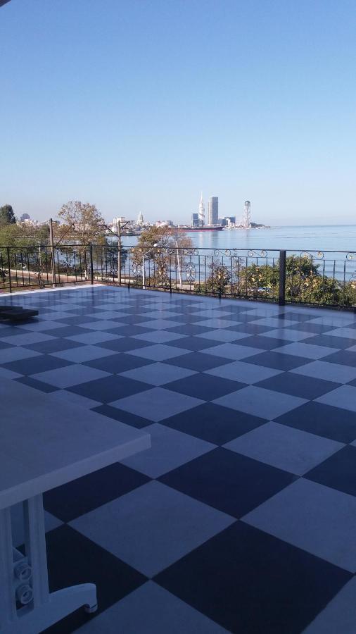 Merab House Batumi Esterno foto